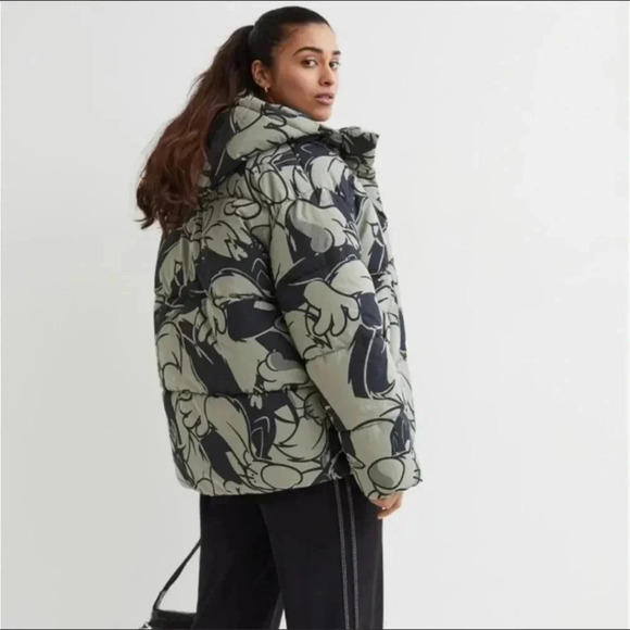 NWT H&M x Warner Bros Looney Tunes Sylvester Oversized Puffer hard find RARE - Picture 1 of 11